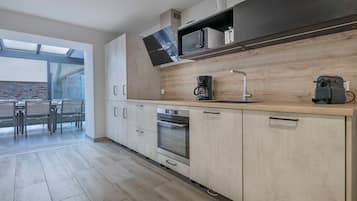 KĂŒhlschrank, Mikrowelle, Ofen, GeschirrspĂŒler