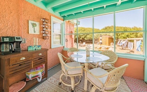 Dining - Oh So Sandy! - Southern Shores, Historic Flat Top, 100 Yds to Beach, Pets OK, Flex Stays (Southern Shores)