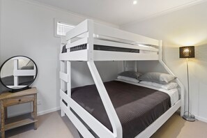 3 chambres, fer et planche à repasser, Wi-Fi gratuit, draps fournis