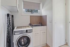 Interior - Goughs Hideaway - Minutes from Lake Eildon (Goughs Bay)