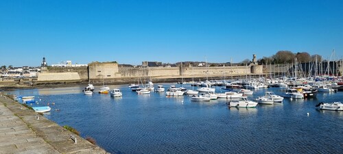 Confortable Studio Avec Balcon en Plein Centre de Concarneau - Parking Privé