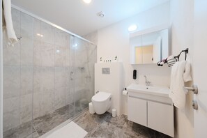 Deluxe-Zimmer | Badezimmer