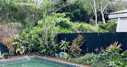 Cottage at Holloways Beach, Cairns. Close to the city, airport and hospital.