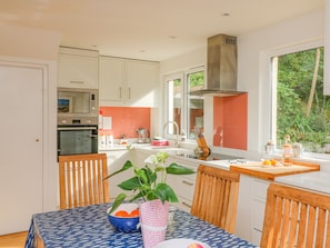 Fridge, dishwasher, cookware/dishes/utensils - 3 Bonaventure Close (Salcombe)