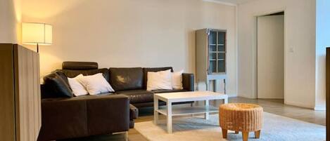 Smart TV, libros y videoteca