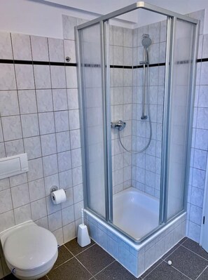 淋浴設備、風筒、提供毛巾、番梘