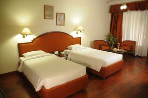 Deluxe Room | 1 bedroom, premium bedding, desk, free WiFi - Nalapad's Hotel Bangalore International (Bengaluru)