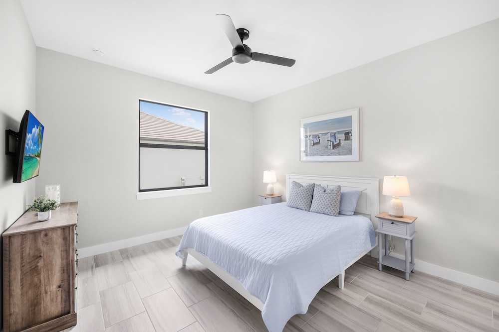 2023 built luxury home w/ pool/spa/outdoor kitchen Marco Island Vrbo