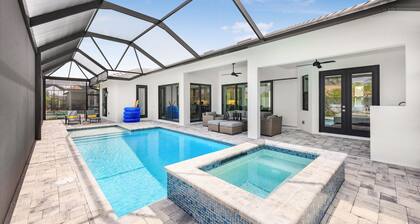 Marco Coastal Luxury | Pool, Spa & Outdoor Kitchen