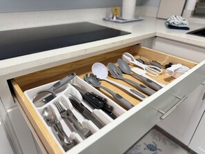 Microwave, oven, stovetop, paper towels - Cocoa, Beach house- 2 (Cocoa)