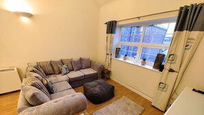 Unclassified image, 3 of 19, button - Cosy 2 Bedroom Apartment  (Nantwich)