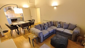 Unclassified image, 2 of 19, button - Cosy 2 Bedroom Apartment  (Nantwich)