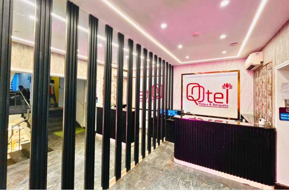 Qotel Hotel AT Residency Kaushambi