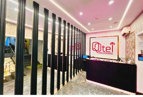 Qotel Hotel AT Residency Kaushambi 