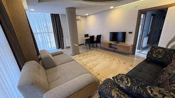 City Apartment | 1 bedroom, memory-foam beds, desk, laptop workspace