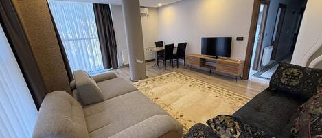 1 bedroom, memory-foam beds, desk, laptop workspace