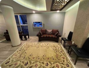 Deluxe Apartment | 1 bedroom, memory foam beds, desk, laptop workspace