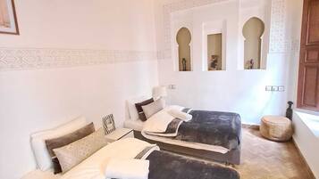 Suite clásica, 1 habitación (Rabat) | 1 habitación, muebles diferentes, insonorización y wifi gratis