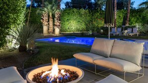 A backyard with a swimming pool, a fire pit, and outdoor seating. - Racquet Club Rendezvous – Palm Springs Escape (Palm Springs)