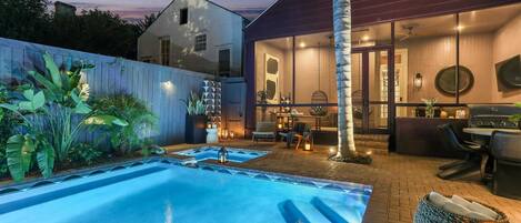 Een verwarmd zwembad