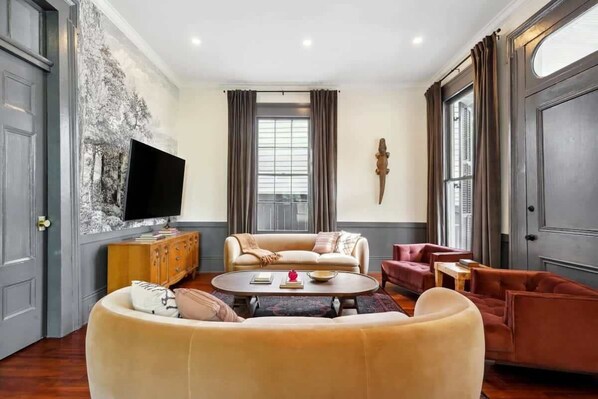 Unclassified image, 1 of 24, button