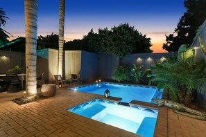 Unclassified image, 4 of 24, button