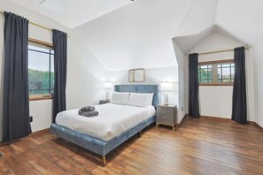 5 bedrooms, desk, iron/ironing board, WiFi - Russwood Acres Estate ft Gym, Cinema, Pool Table (McKinney)