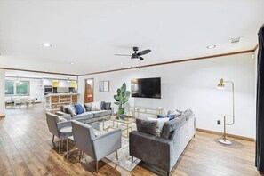 TV, offices - Russwood Acres Estate ft Gym, Cinema, Pool Table (McKinney)
