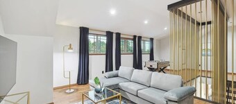 Russwood Acres Estate ft Gym, Cinema, Pool Table