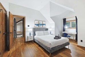 5 bedrooms, desk, iron/ironing board, WiFi