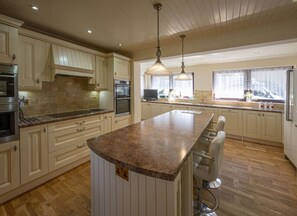 Fridge, microwave, oven, coffee/tea maker