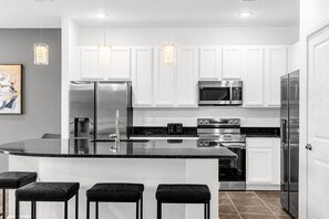 Refrigerador, horno, parrilla de estufa y lavavajillas 