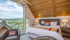 4 bedrooms, iron/ironing board, WiFi, bed sheets - Deluxe Ski In/Out Chalet|Walk to Mountain Village|Private Hot Tub (Big Sky)