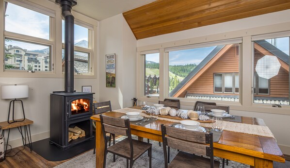 Dining - Deluxe Ski In/Out Chalet|Walk to Mountain Village|Private Hot Tub (Big Sky)