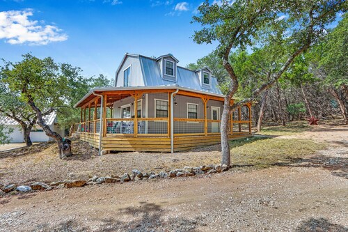 Charming Bulverde Farmhouse | Near San Antonio, Patio, BBQ, Hill Views