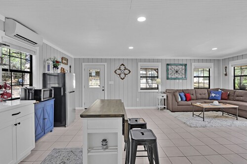 Charming Bulverde Farmhouse | Near San Antonio, Patio, BBQ, Hill Views