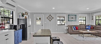 Charming Bulverde Farmhouse | Near San Antonio, Patio, BBQ, Hill Views