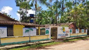 A building with a sign for 'POUSADA CEU & RESTAURANT' and a mural of palm trees. - My Stay  (Belo Horizonte)