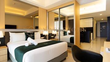 Estudio Premier, 1 cama Queen size, balcón | 1 habitación, escritorio y espacio para trabajar con laptop