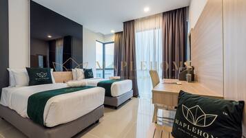 皇家套房, 3 间卧室, 阳台 | 办公桌、笔记本电脑工作区、遮光窗帘、熨斗/熨衣板