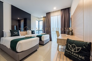 Royal Suite, 3 Bedrooms, Balcony | Desk, laptop workspace, blackout drapes, iron/ironing board - Ion Delemon Premier Suites Genting (Genting Highlands)