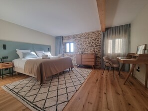 高級雙人房 | 高級寢具、舒適加層、客房內保險箱、免費無線上網