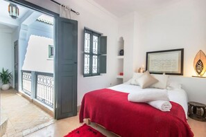 3 slaapkamers, een strijkplank/strijkijzer, reisbedje, gratis wifi