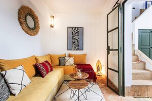 Smart TV, fireplace, books