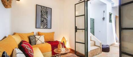 Smart TV, fireplace, books