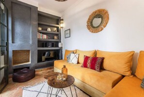 Smart TV, fireplace, books