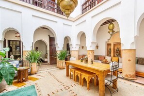 تناول الطعام