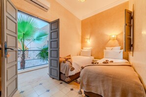 4 bedrooms, desk, iron/ironing board, travel cot