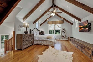 6 bedrooms, iron/ironing board, free WiFi, bed sheets