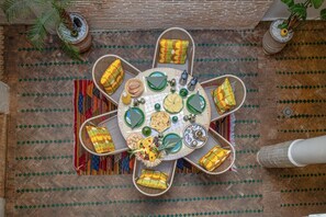 Outdoor dining - Riad Kasbabouch - Breakfast - 10mn to Jamaa Al Fna (Marrakesh)